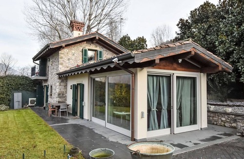 Paratico Villa | Wonderful private villa for 6 people with A/C, private pool, WIFI, TV, patio and pets allowed