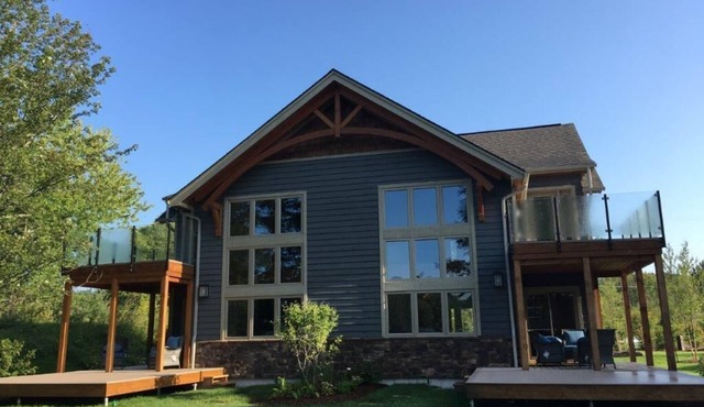3 + bed 2 bath Villa on Lake Muskoka in Bracebridge