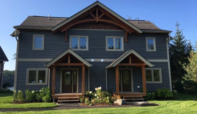 3 + bed 3 bath Villa on Lake Muskoka in Bracebridge