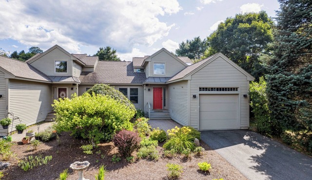 3-Bedroom Townhome Overlooking 12th Hole in Quechee, VT Recently Renovated! in Hartford