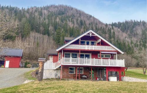 4 Bedroom Nice Home In Flornes in Flornes