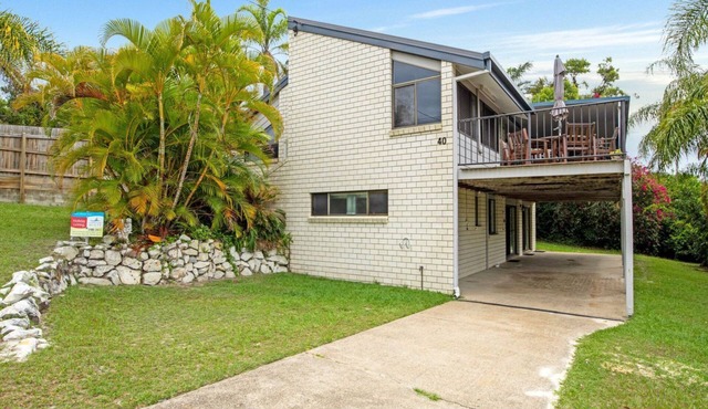 40 Rumbalara Avenue - Rainbow Beach. Great location, views to ocean. in RAINBOW BEACH