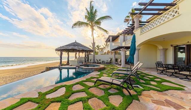 4BD Beachfront Villa with infinity pool and jacuzzi in B.C.S.