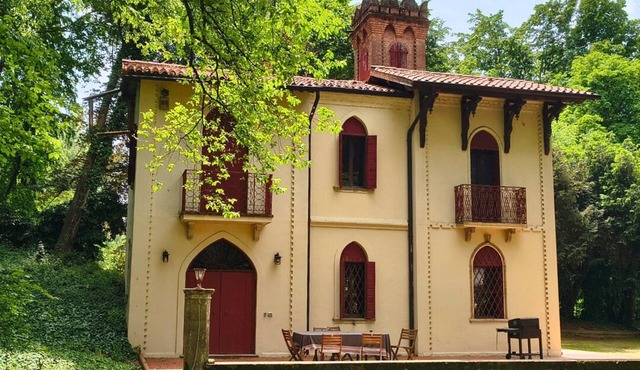 A Cosy Villa in a lush Park just 5’ from Central Padua. Free Car Park in ALBIGNASEGO