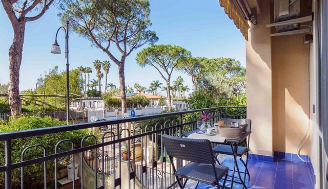 A sense of calm defines the experience from the very first step inside. La Perla Rara is located in a well-kept residential building along Viale dei Pini, a quiet and elegant area just a short walk from the center of Sant’Agnello. The interiors are bri in SANT'AGNELLO