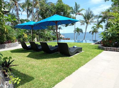 Absolute Beachfront Private Villa sleeps 6 with Infinity Pool on 1200m2 of Tropical Land in Tulamben