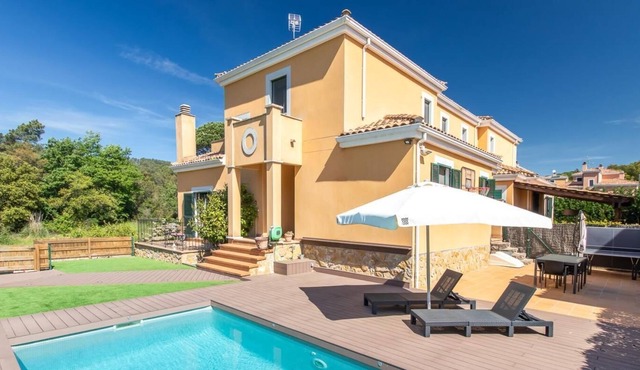 Agradable y tranquila casa con piscina in Sant Julià de Ramis