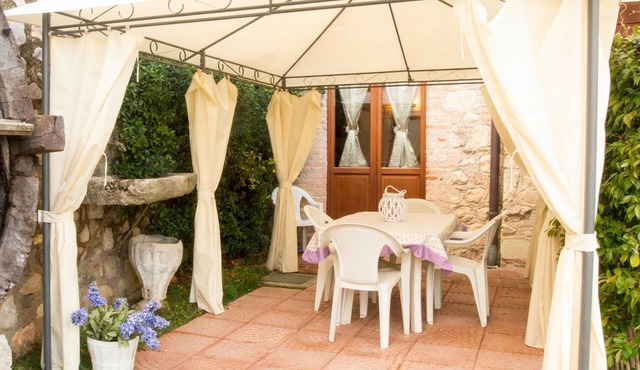 Agriturismo Apartment Catullo heated pool and AC, Padenghe sul Garda, Italy in Padenghe sul Garda