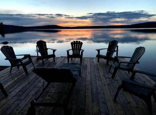 Algonquin Island 'Luxe' Cottage at the edge of the Park in South River