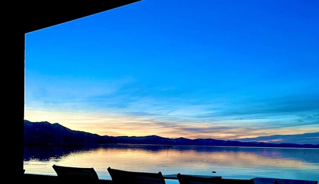 Amazing lake view! Lakefront. Walk to ski shuttle. in South Lake Tahoe