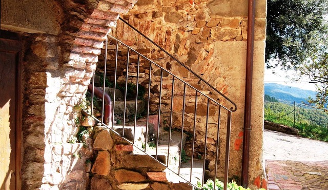 Ancient charming residence in the medieval village . in Massa