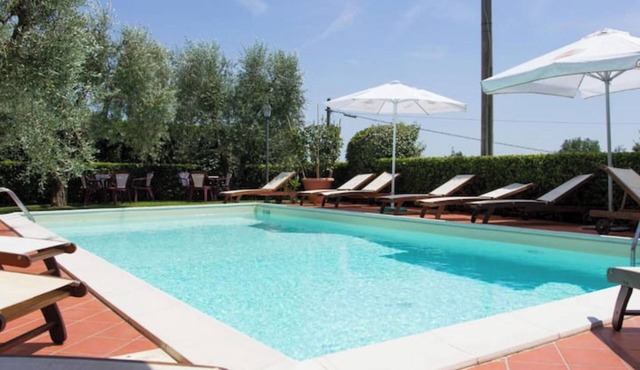 Apartment 'Estate' with Shared Pool, Wi-Fi and Air Conditioning in Massa e Cozzile