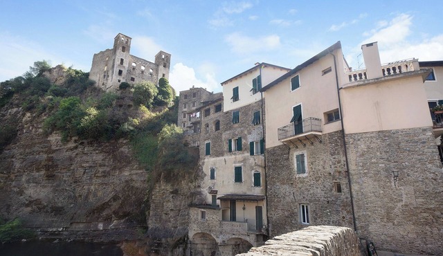 Apartment "La stanza segreta platinum" with Balcony & Wi-Fi in Dolceacqua