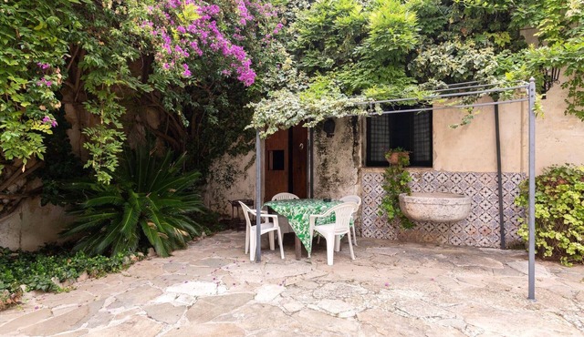 Apartment 'Tenuta Donna Vittoria Piccola' with Mountain View, Wi-Fi and Air Conditioning in Trapani