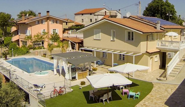 APARTMENT WITH POOL AND 2 BEDROOMS in Case Alte