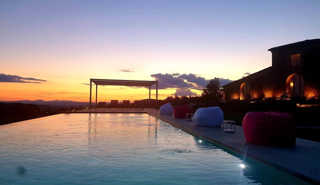 Authentic Tuscan Villa with infinity pool & stunning views of Val d'Orcia in Montefollonico