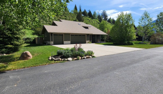 Awesome 3-bedroom house in Alpine perfect for your next getaway. in Alpine