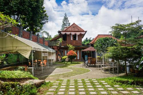 Bantal Guling Villa in Lembang