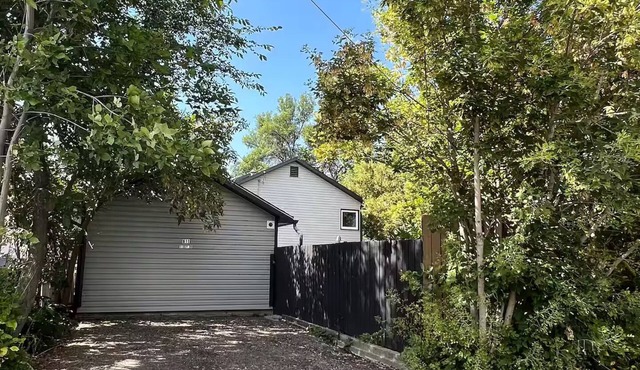 Basement suite & fenced yard in Lethbridge