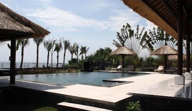 Beachfront Spacious luxury villa in Seririt Lovina area in Seririt