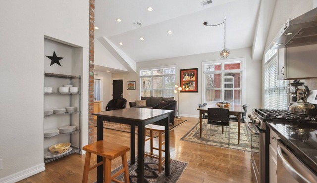 Beautiful Private Carriage House, Heart of Denver, Quiet Yet Close to Everything in Denver