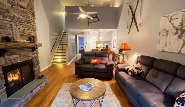 Beautiful Riverfront Townhome w/Fireplace. Steps to Historic Downtown Stowe. in Stowe