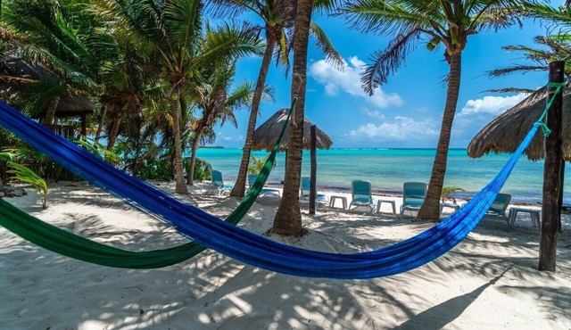 Beautiful tropical villa with beachside pool, AC with great views! in Soliman Bay