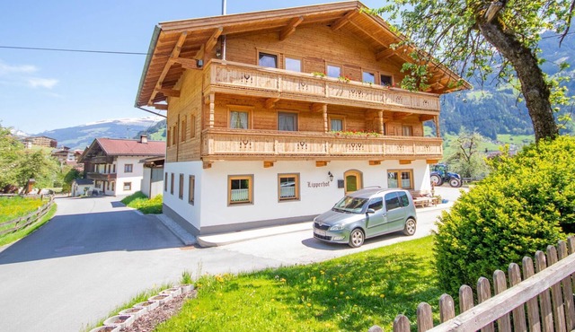 Beautiful villa for 5 guests with WIFI, TV, balcony and parking in Schwendau