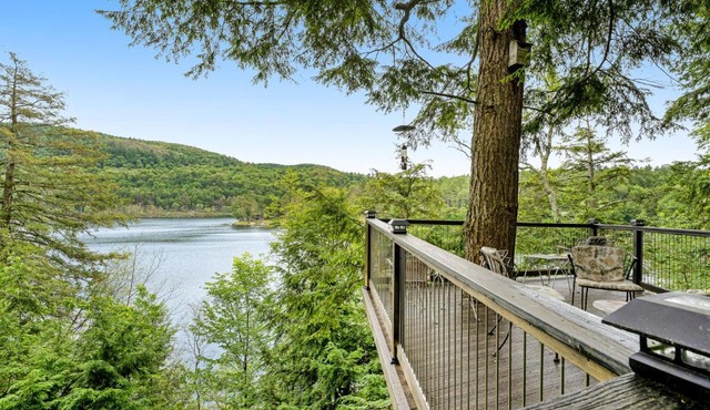 Beebe Lake House in Castleton