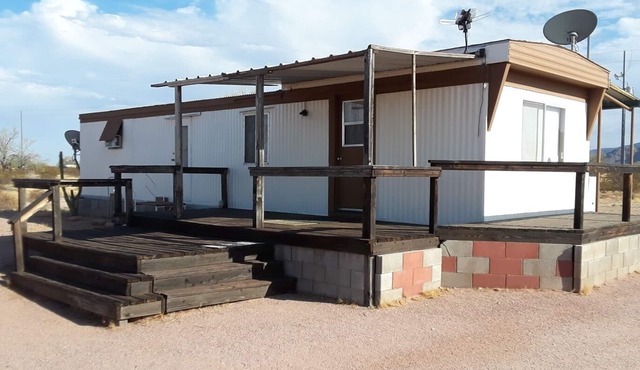 BOTTLE & GLASS INN, a quite remote retreat on a 10 acre spread. Stargazing here. in Maricopa