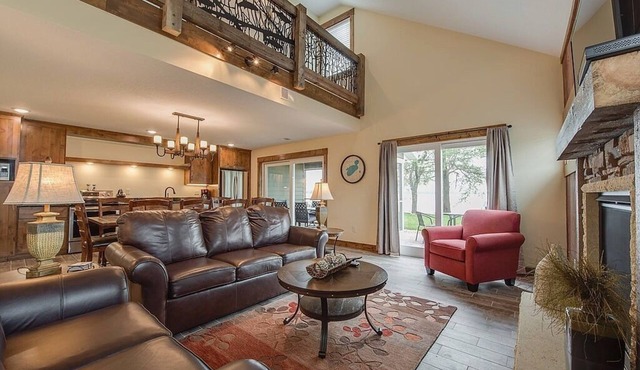 Brand NEW 4 Bedroom Lakefront Villa @ Lake Darling Resort in Alexandria
