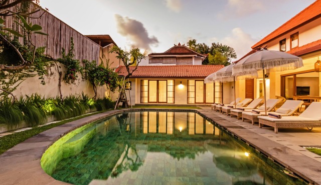 BRAND NEW 5 BR with Enclosed Living 2 mins to Eat Street in seminyak
