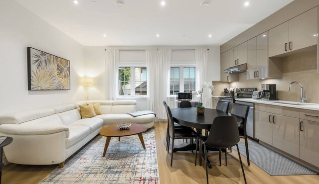 Brand-new Luxury Dunbar 4BR Home | Sleeps 10 | Near UBC, Parks, Beaches & Shops in Vancouver