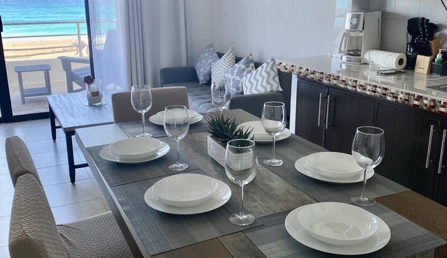 Bright Oceanfront Retreat for 6 - Balcony & Beach Access - Villas Marlin in Cancún