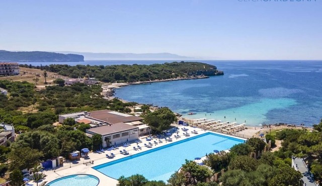 Capo Caccia villa with sea view with communal pool and beach in Pischina Salida