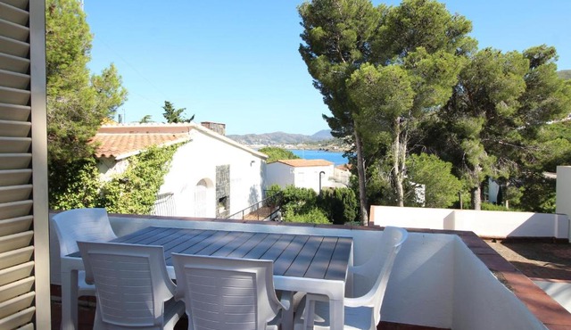 Casa con Jardín a 100m de la Playa de la Farella, Wifi y Garaje Privado - ES-228-175 in Llança