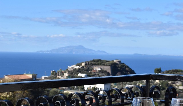 Casa Dei Limoni, perfect location for those who love peace, nature and landscape in massa lubrense