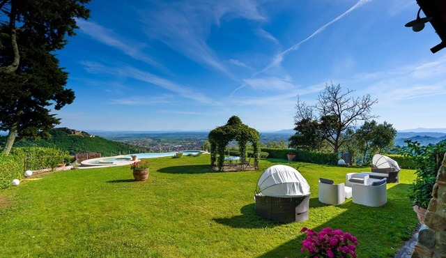 Casa Loretta Luxury Villa With Swimming Pool and Whirlpool in Montecatini Alto
