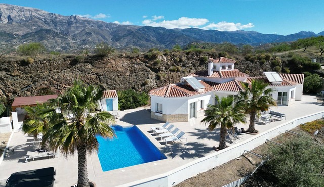 Casa Pura Vista, Arenas with Jacuzzi and ocean view in Arenas