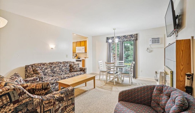 Cedarbrook Deluxe Two Bedroom Suite with outdoor heated pool 10708 in Killington