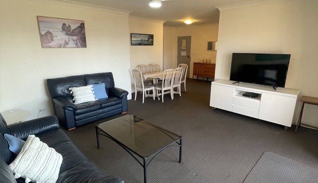 Centrally located Tuncurry unit. in Tuncurry