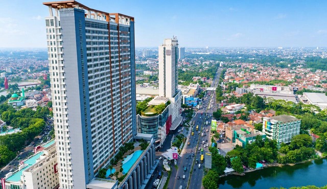 CGK Airport Summer Grand Studio Family Ensuite Executive Triple in Banten
