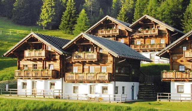 Chalet on Zettersfeld with Dolomite Views in Thurn/Lienz