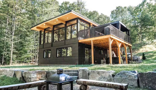 Chalet Van Haven – Spacious Mountain Chalet w/Hot Tub, Lake Access & Game Room in Labelle