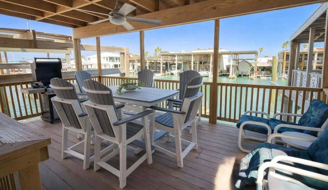 Channelfront - Dock - Fishing - Bbq - Deck 2 Bedroom Home in Port Isabel