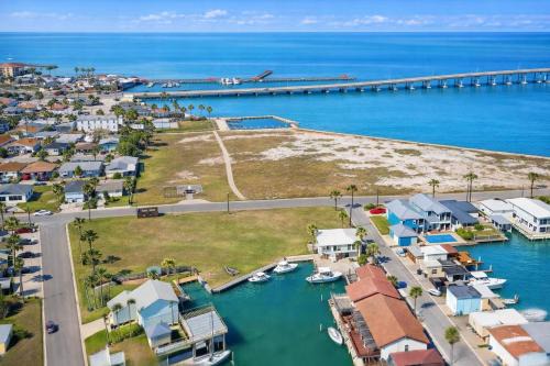 Channelfront - Dock - Fishing - BBQ - Deck in Port Isabel