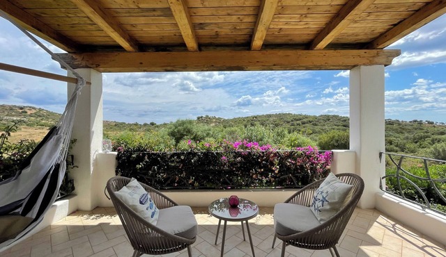 Charming 2-bedroom townhouse in San Teodoro with AC, WiFi in San Teodoro