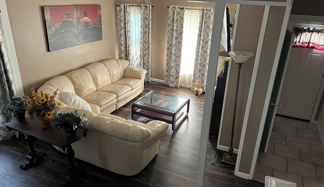 Charming 3-bedroom apartment in Corning with WiFi, AC on Disc Golf Course in Corning