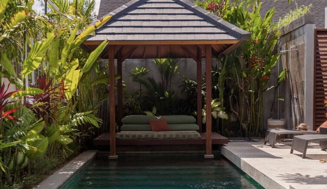 Chic 2BR Villa, walk distance to Berawa Beach in Canggu
