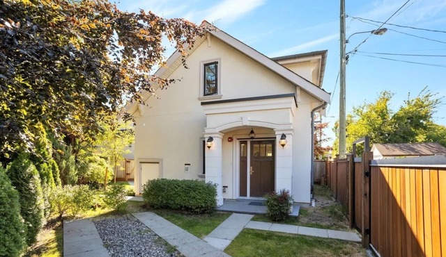 ChicVilla New 3 bedrooms 2 baths private yard 8 min walk to Langara Canadaline in Vancouver